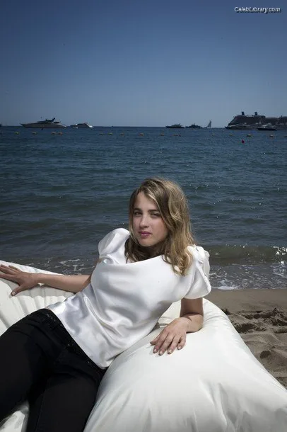 Adèle Haenel photo 16 of 260