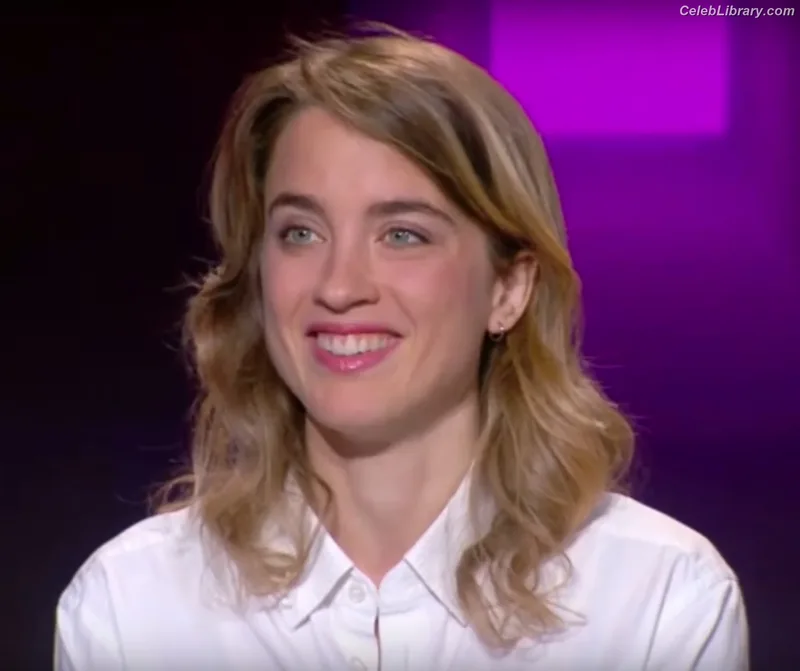 Adèle Haenel photo 4 of 260