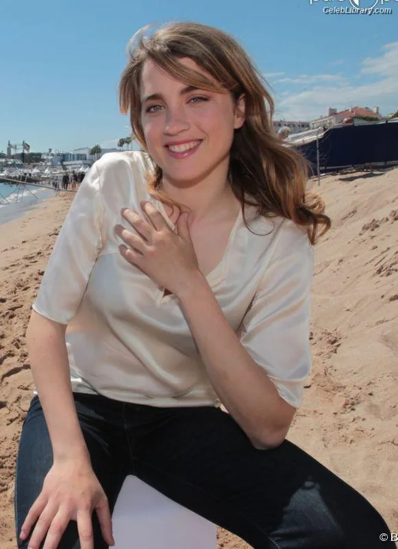 Adèle Haenel photo 8 of 260