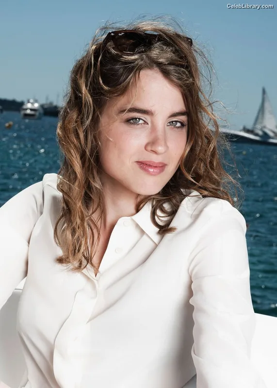 Adèle Haenel photo 16 of 260