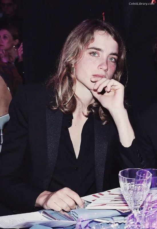 Adèle Haenel photo 4 of 260