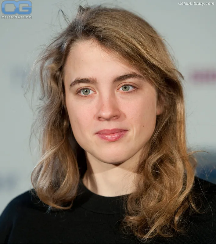 Adèle Haenel photo 7 of 260