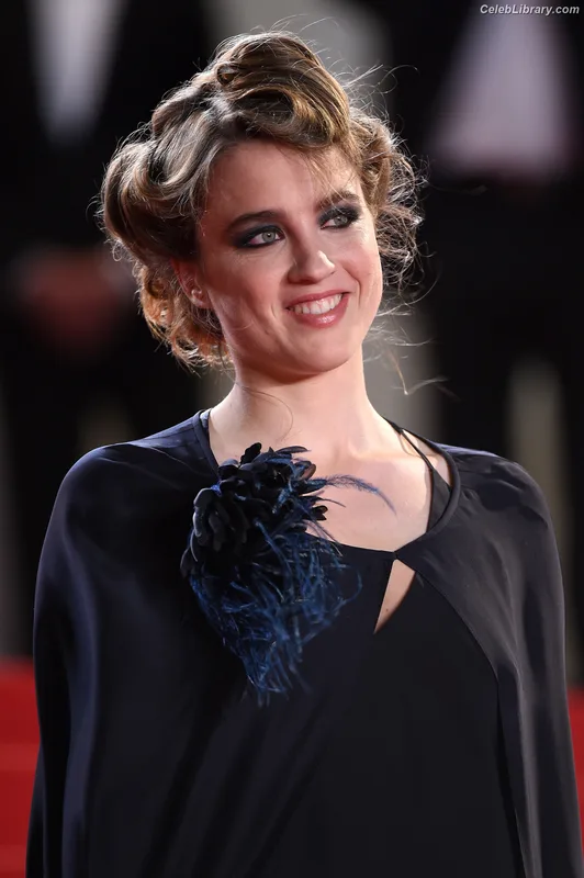 Adèle Haenel photo 14 of 260