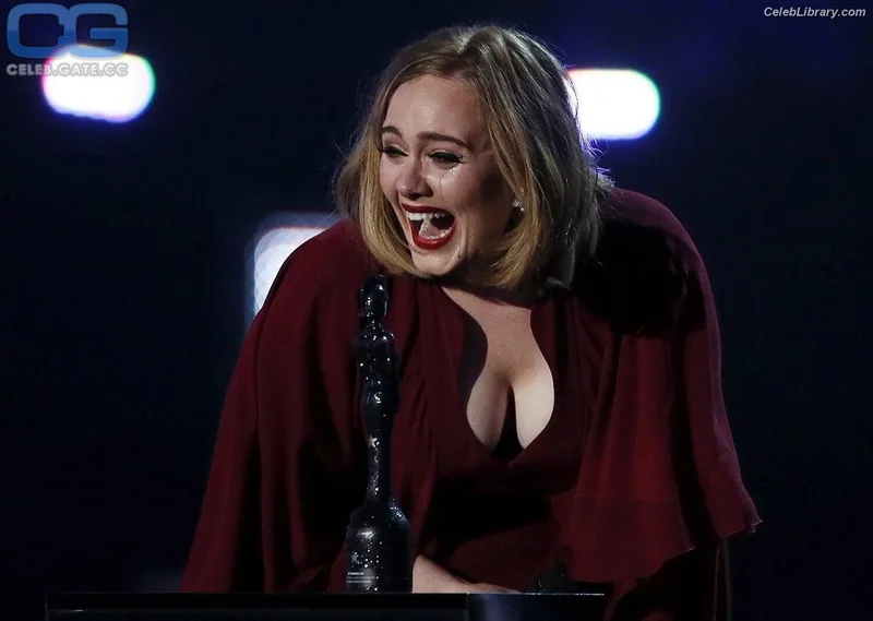 Adele photo 1 of 25