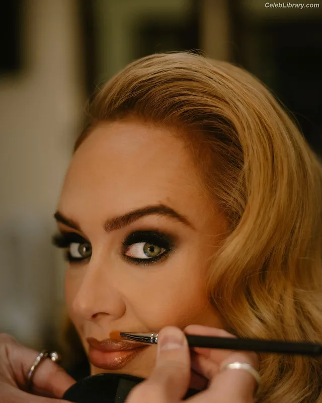 Adele photo 4 of 25