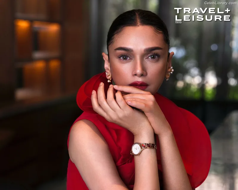 Aditi Rao Hydari photo 3 of 13