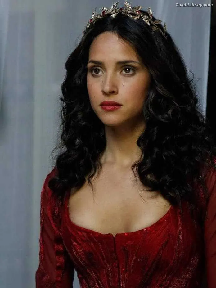 Adria Arjona photo 1 of 667