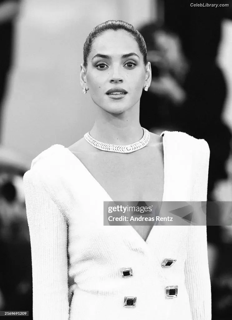 Adria Arjona photo 23 of 667
