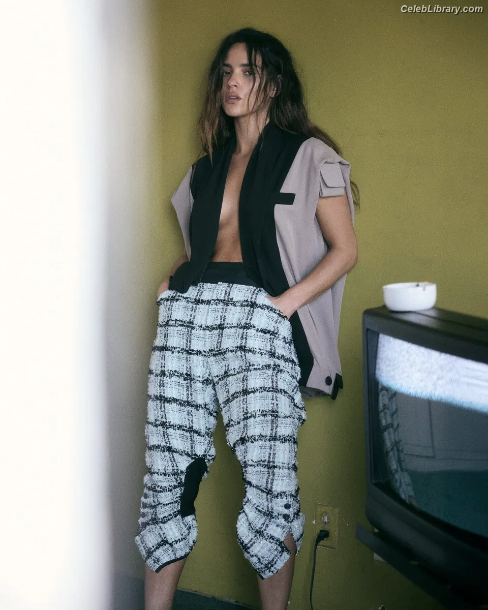 Adria Arjona photo 1 of 667