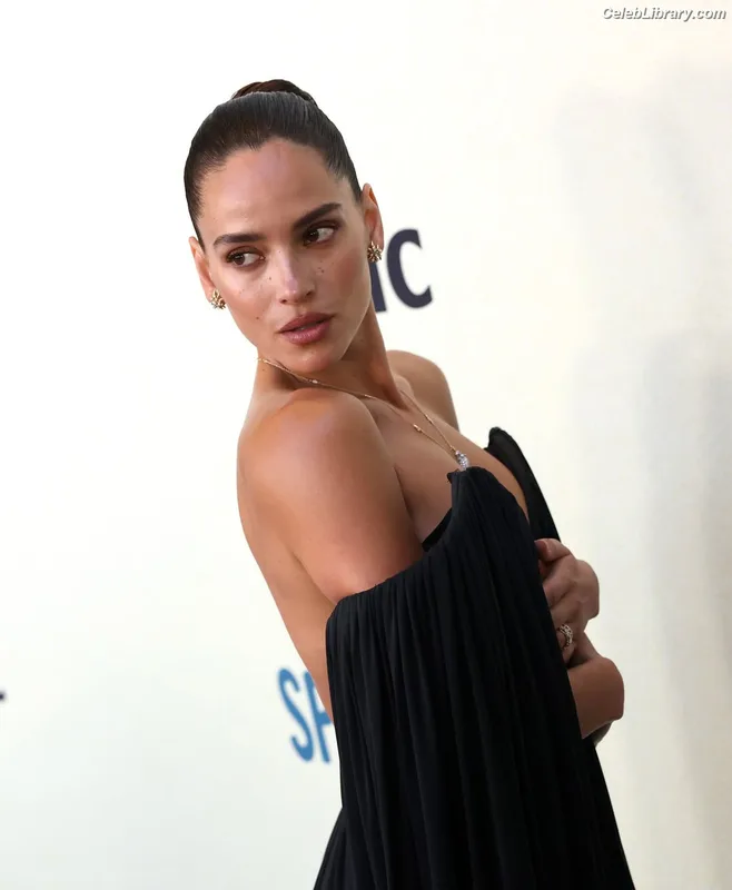 Adria Arjona photo 17 of 668