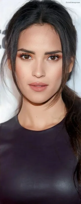 Adria Arjona photo 8 of 668