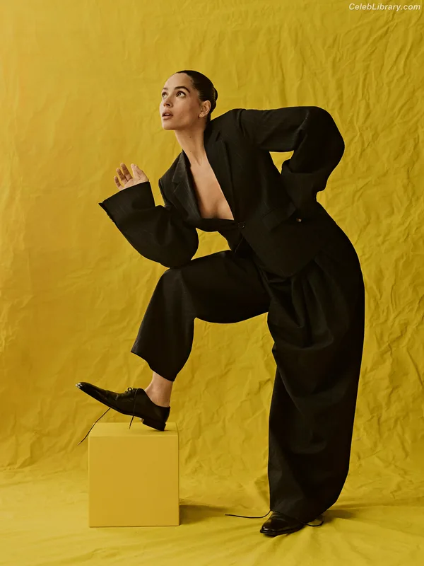 Adria Arjona photo 13 of 668