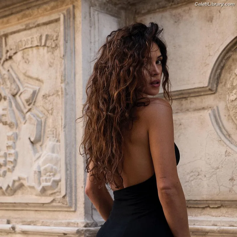 Adria Arjona photo 10 of 668