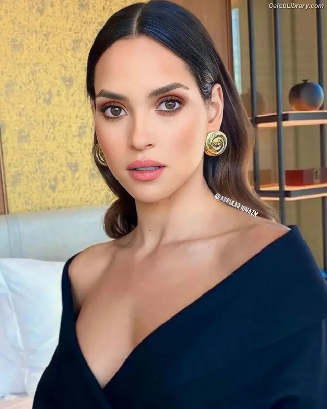 Adria Arjona photo 3 of 668