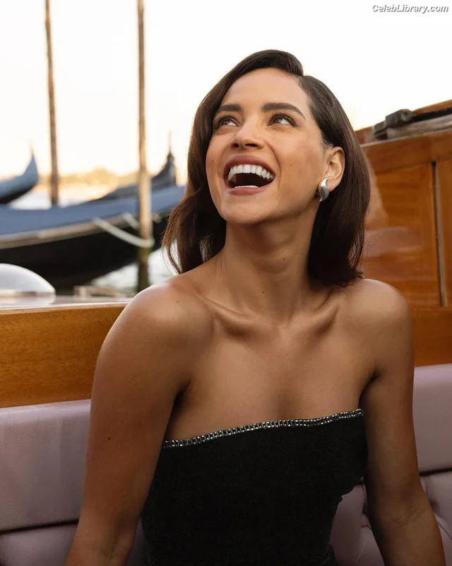Adria Arjona photo 7 of 668