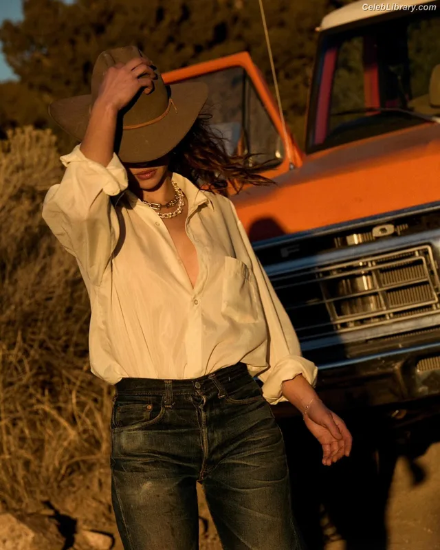 Adria Arjona photo 17 of 668