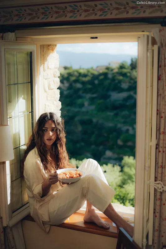Adria Arjona photo 23 of 668