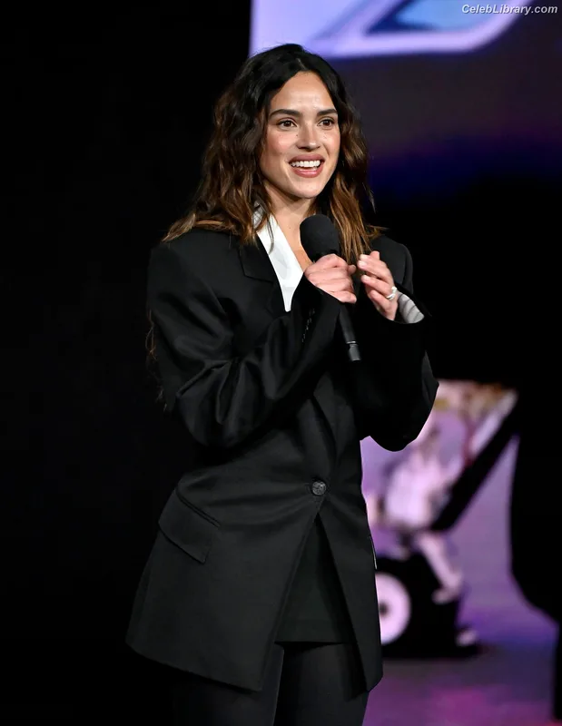 Adria Arjona photo 20 of 668