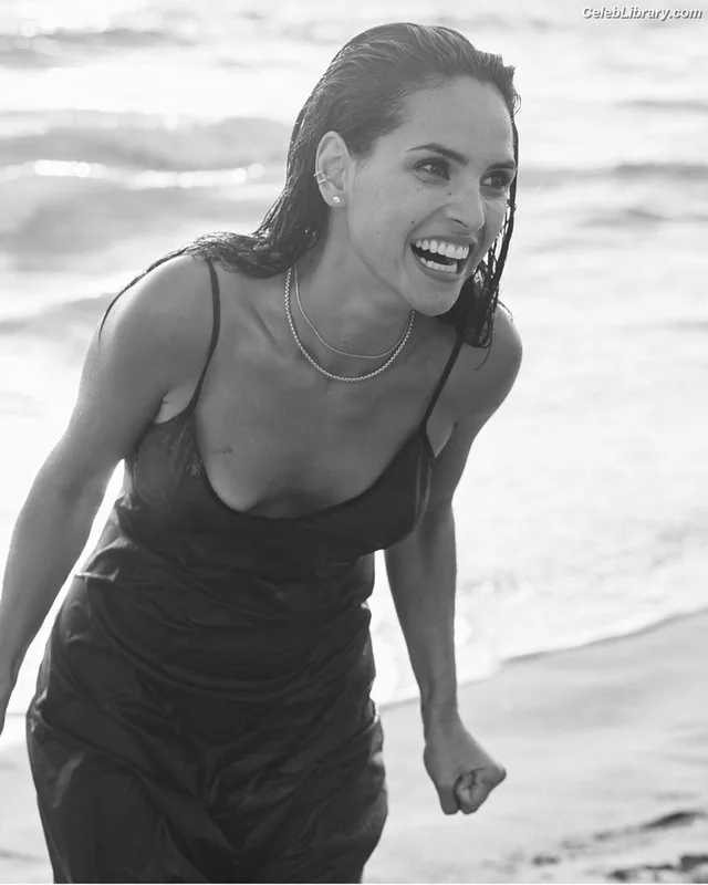 Adria Arjona photo 8 of 668
