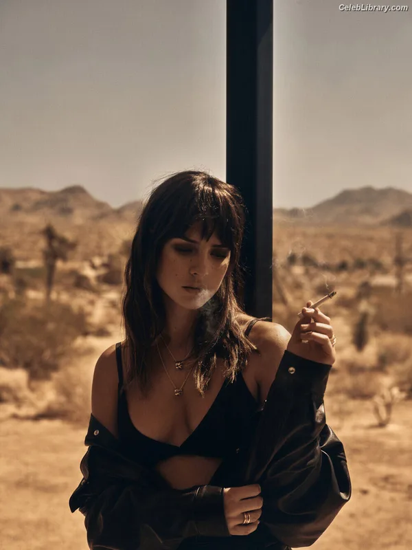Adria Arjona photo 9 of 668