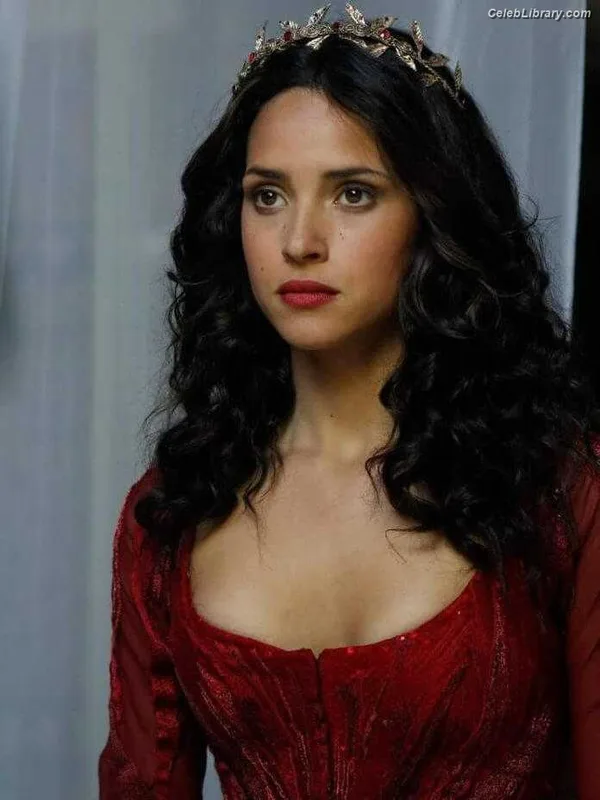 Adria Arjona photo 1 of 668