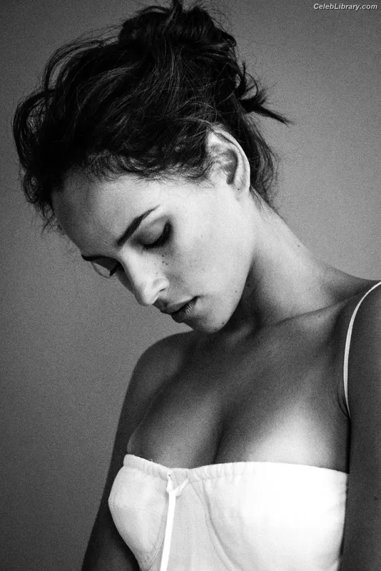 Adria Arjona photo 1 of 668