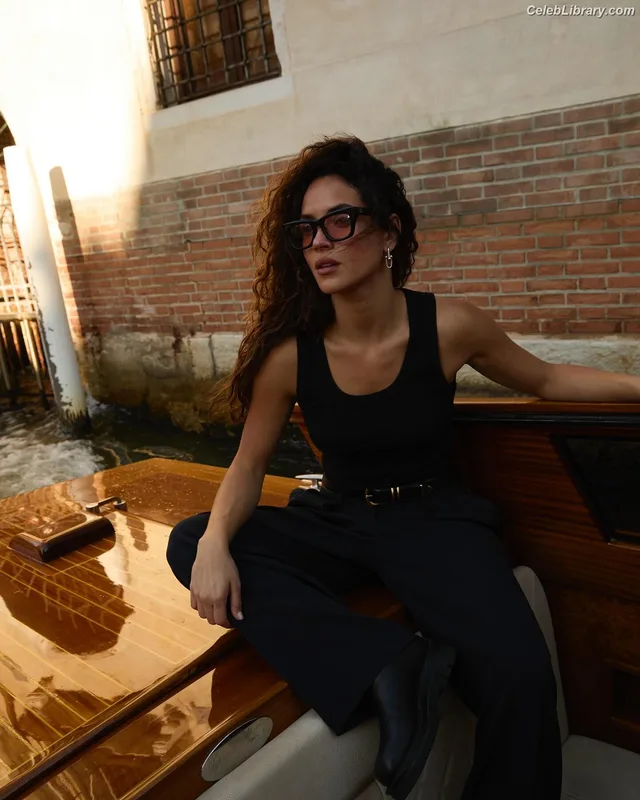 Adria Arjona photo 3 of 668