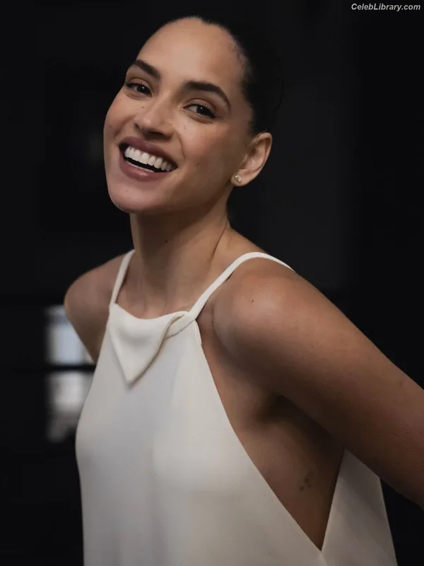 Adria Arjona photo 11 of 668