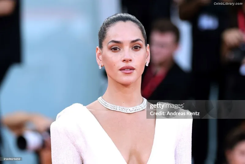 Adria Arjona photo 11 of 668