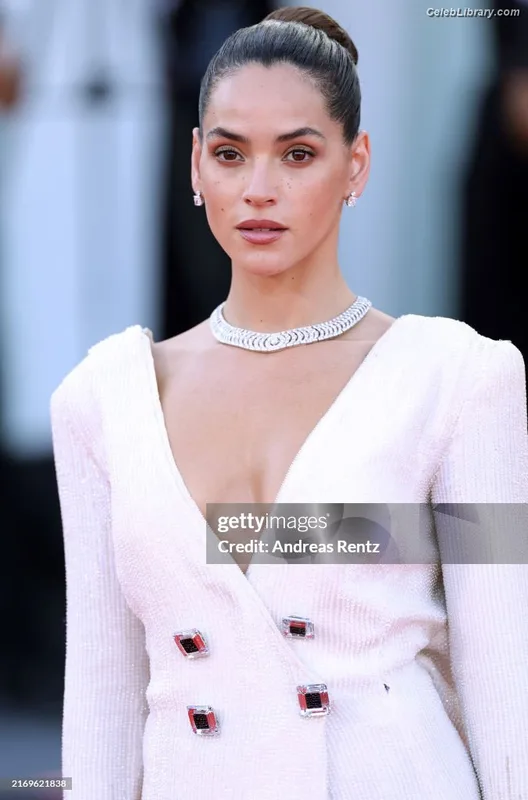 Adria Arjona photo 13 of 668