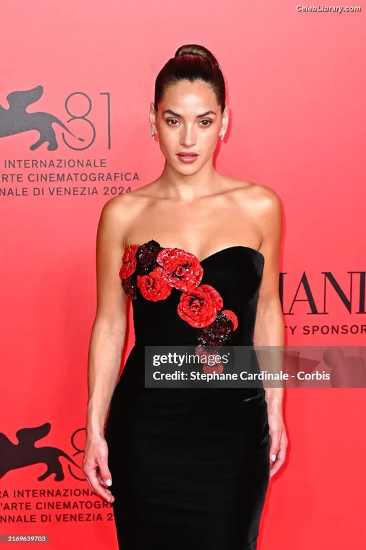 Adria Arjona photo 16 of 668