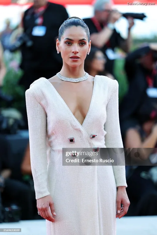 Adria Arjona photo 19 of 668