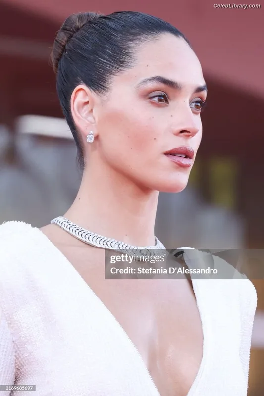 Adria Arjona photo 22 of 668