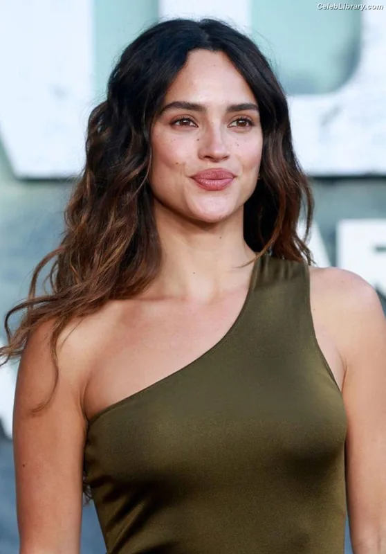 Adria Arjona photo 1 of 668