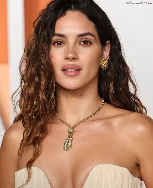 Adria Arjona photo 4 of 668