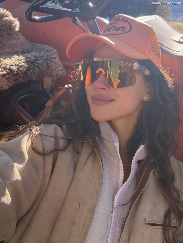 Adria Arjona photo 8 of 668