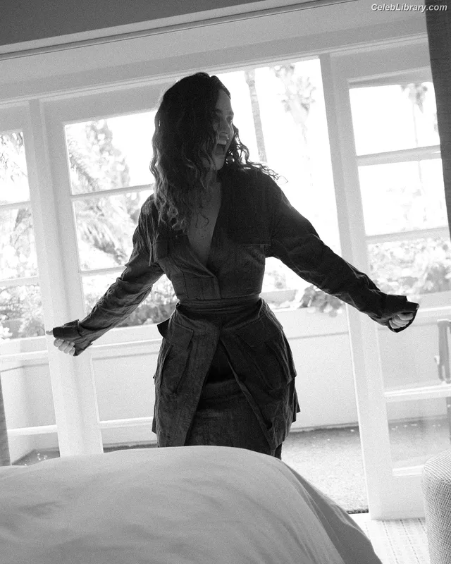 Adria Arjona photo 10 of 668