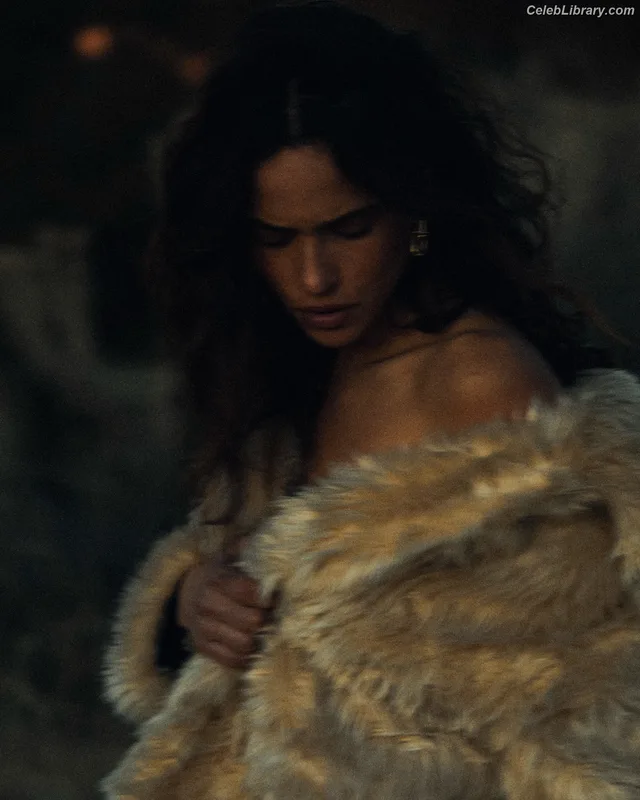Adria Arjona photo 24 of 668
