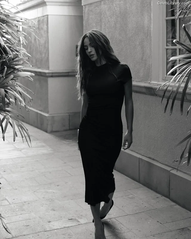 Adria Arjona photo 9 of 668