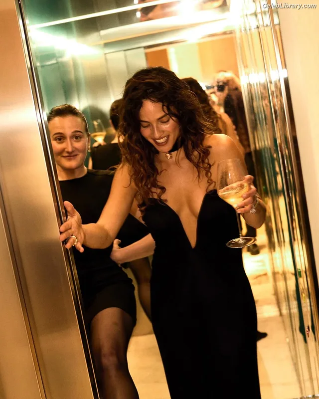 Adria Arjona photo 8 of 668