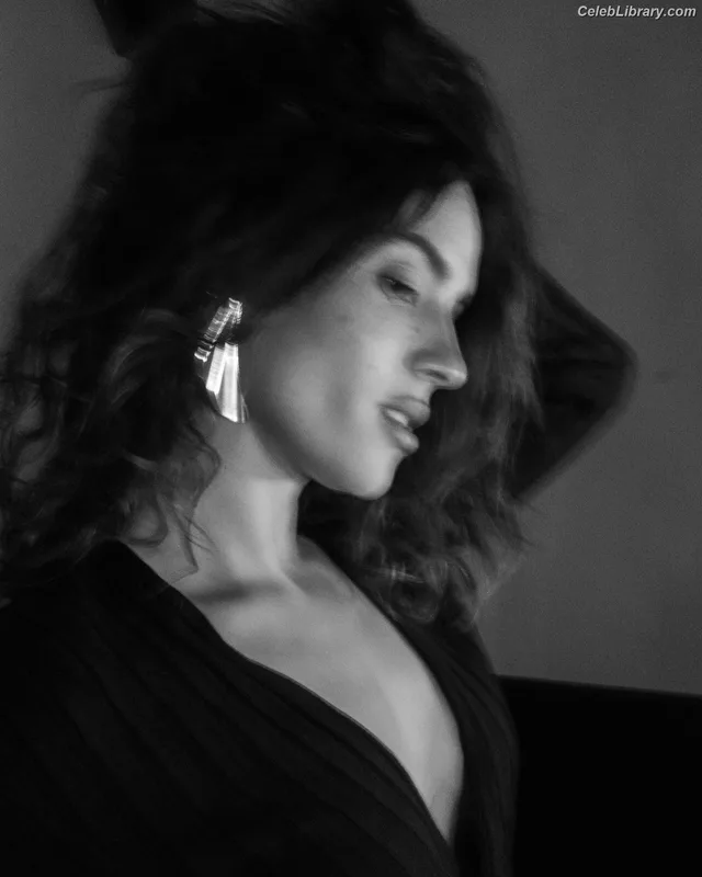 Adria Arjona photo 16 of 668