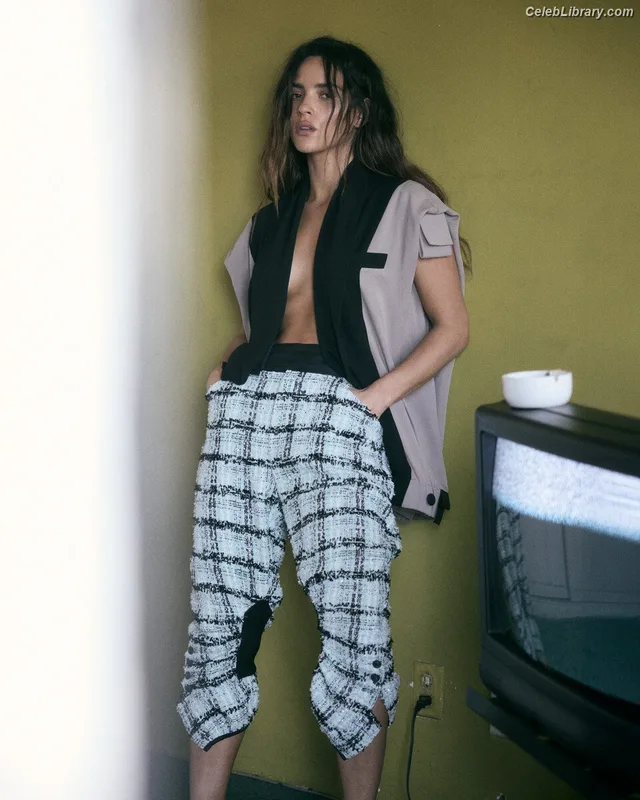 Adria Arjona photo 1 of 668
