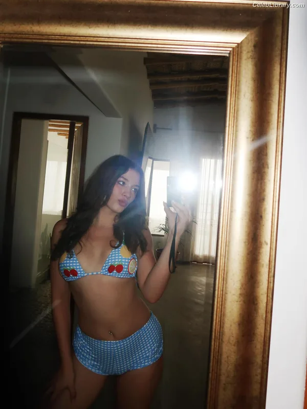 Adriana Campos-Salazar photo 14 of 92