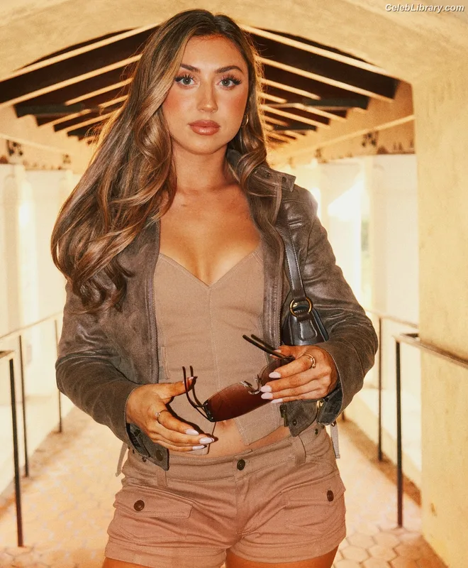 Adriana Rizzo photo 12 of 301