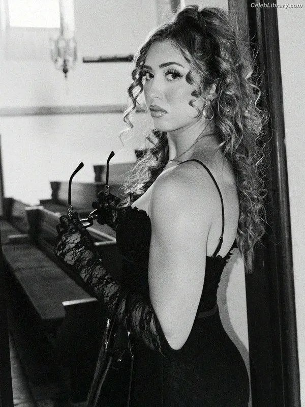 Adriana Rizzo photo 7 of 301