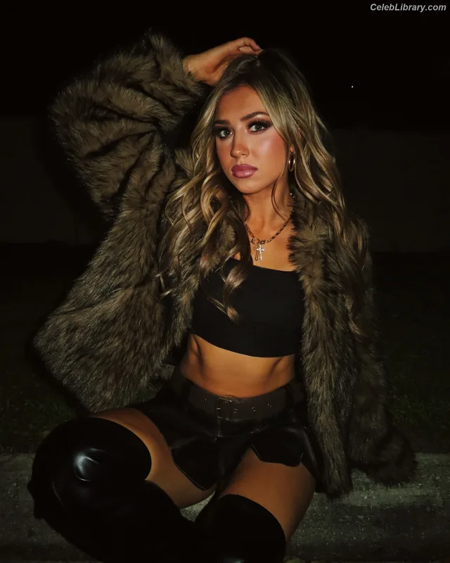 Adriana Rizzo photo 3 of 301