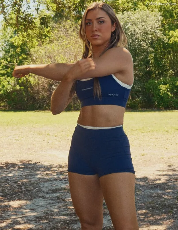 Adriana Rizzo photo 2 of 301