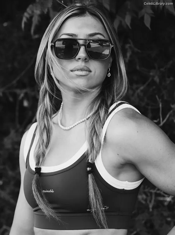 Adriana Rizzo photo 3 of 301