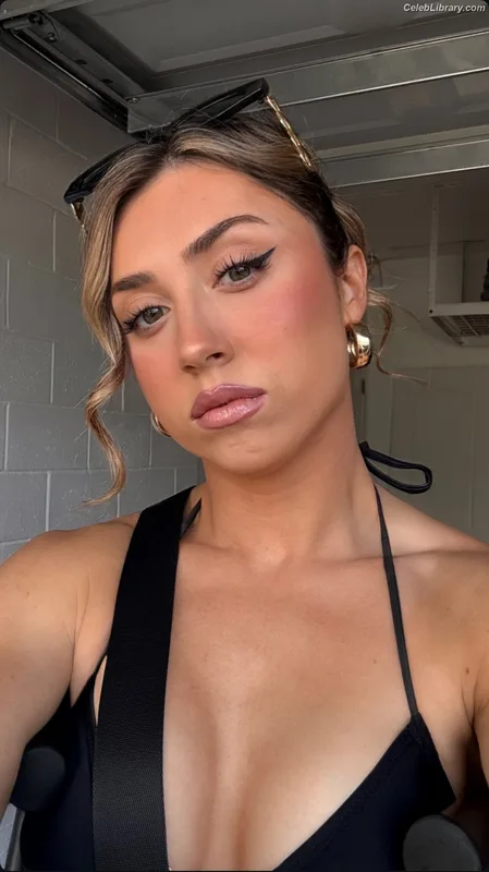 Adriana Rizzo photo 16 of 301
