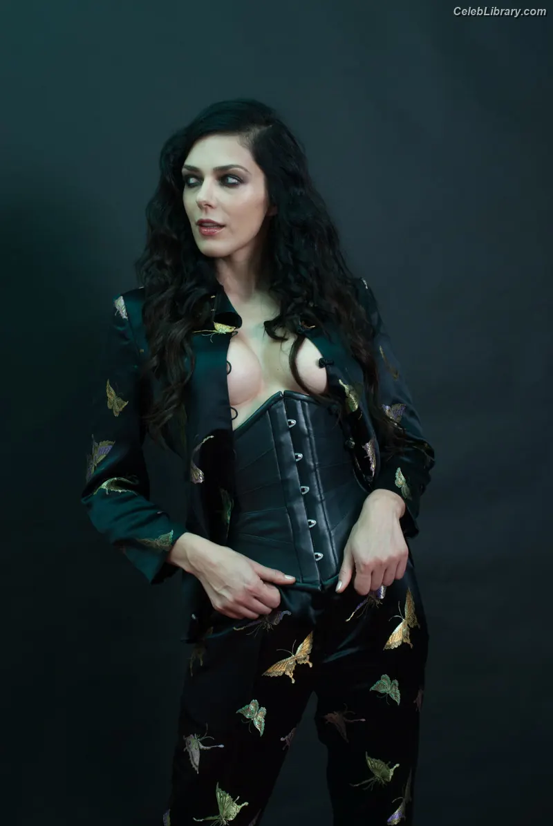 Adrianne Marie Curry photo 2 of 225